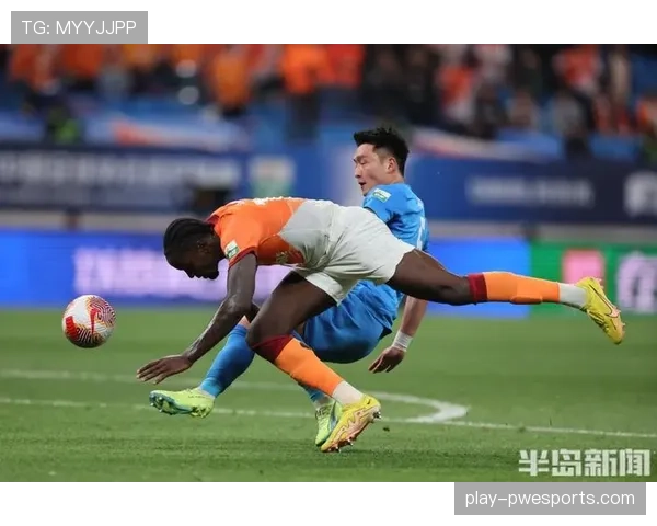 争议判罚！南通支云进球因越位被VAR取消，主帅在场边抗议